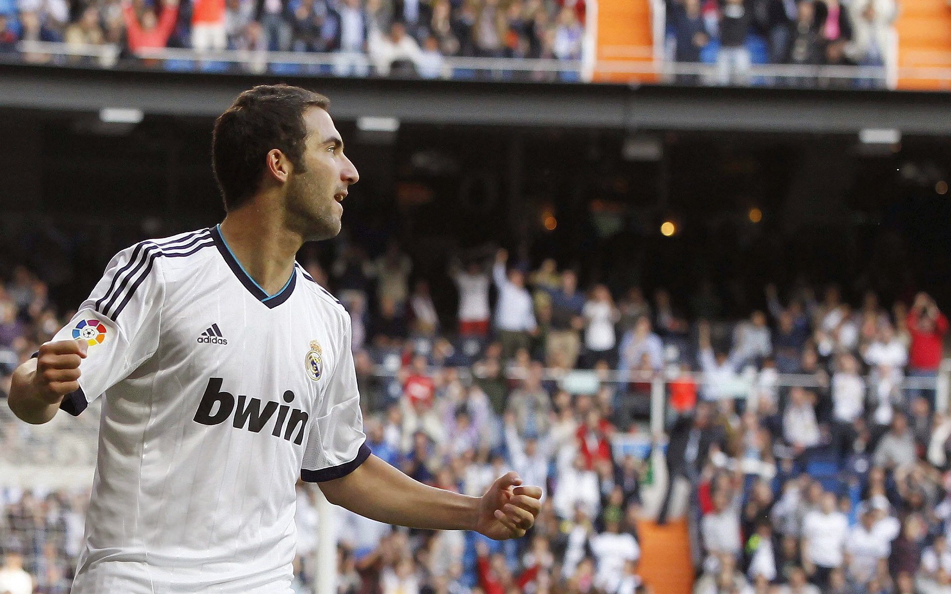 ac米兰足球队-“亚戈·卡尔曼：阿根廷橄榄球的未来巨星，值得期待的全能球员”