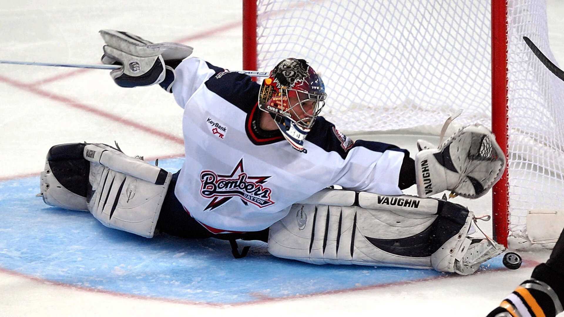 中国大学生电竞联赛总决赛 落地线下体育馆 现场观众爆满如同CBA